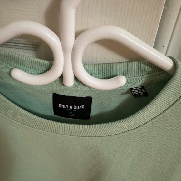 NWOT Only and Sons Crewneck Sweatshirt - Picture 2 of 3